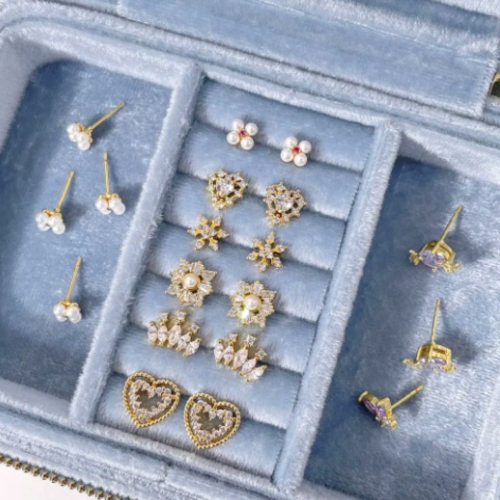 8 pcs Mixed Wholesale Jewelries necklace, earings, bracelets and more. - Picture 8 of 15